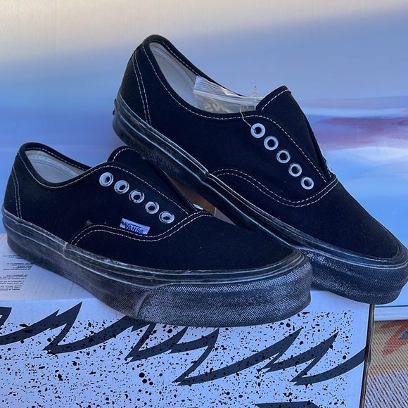 Vans WMNS 0g Authentic L
Stressed Black/White
VN0A5FBDBA2
Sneakers - Picture 4 of 16